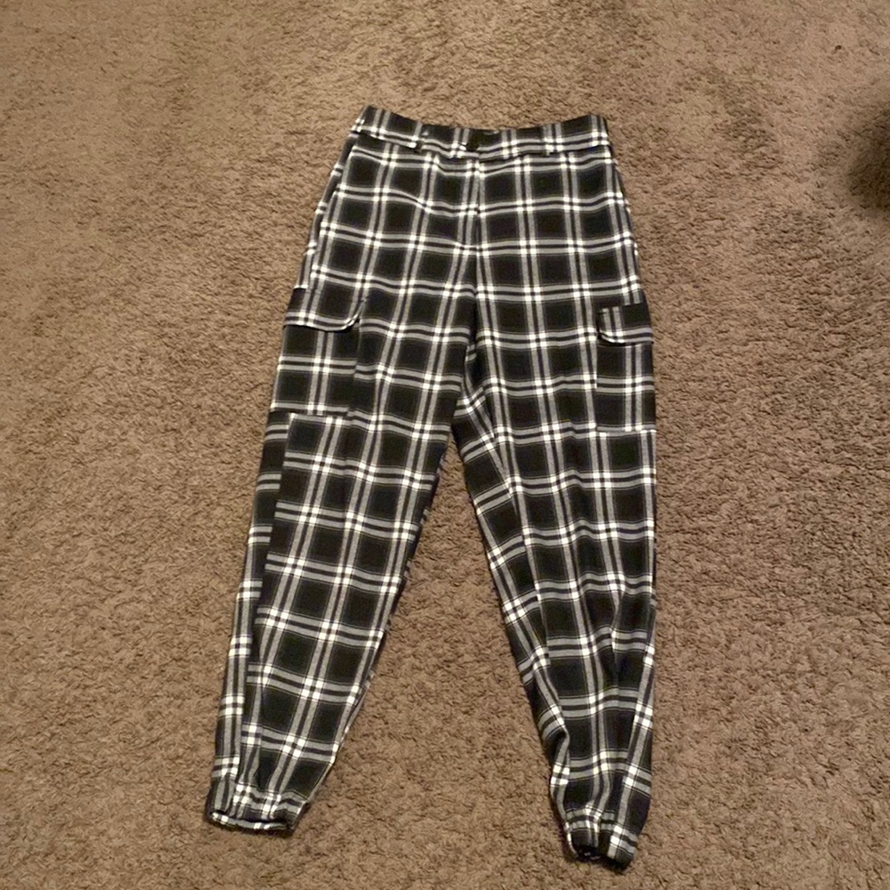 Black and white golf pants girls